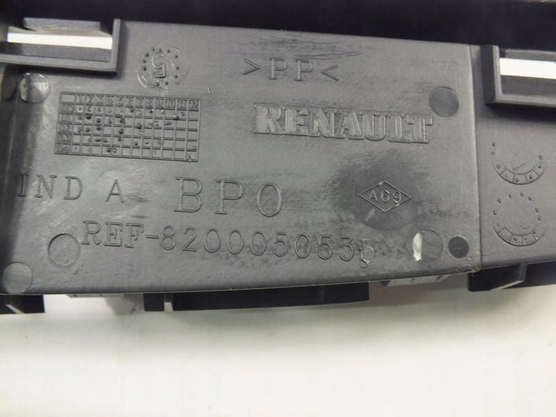 Clio 2 решітка решітка  решітка радіатора бампера оригінал Доставка