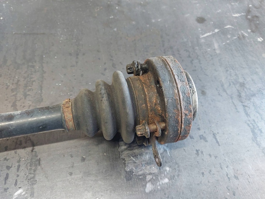 Привідний вал задня bmw 3 e36 316i comact 33211229235 Недорого