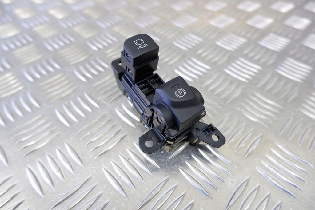 фото №8, Кнопка тормоза ручного toyota yaris _p21_ 84390k0010 1.5l hybrid 85kw