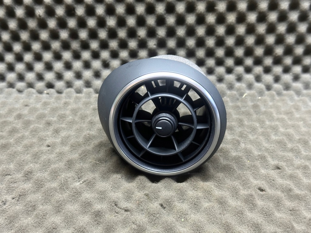 фото №1, 8x1820951 решётка обдув audi a1