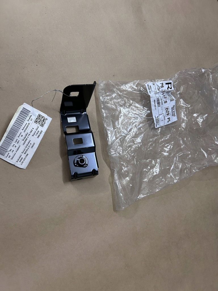 фото №1, Кронштейн кронштейн крыла перед правый 622359227r renault master iv