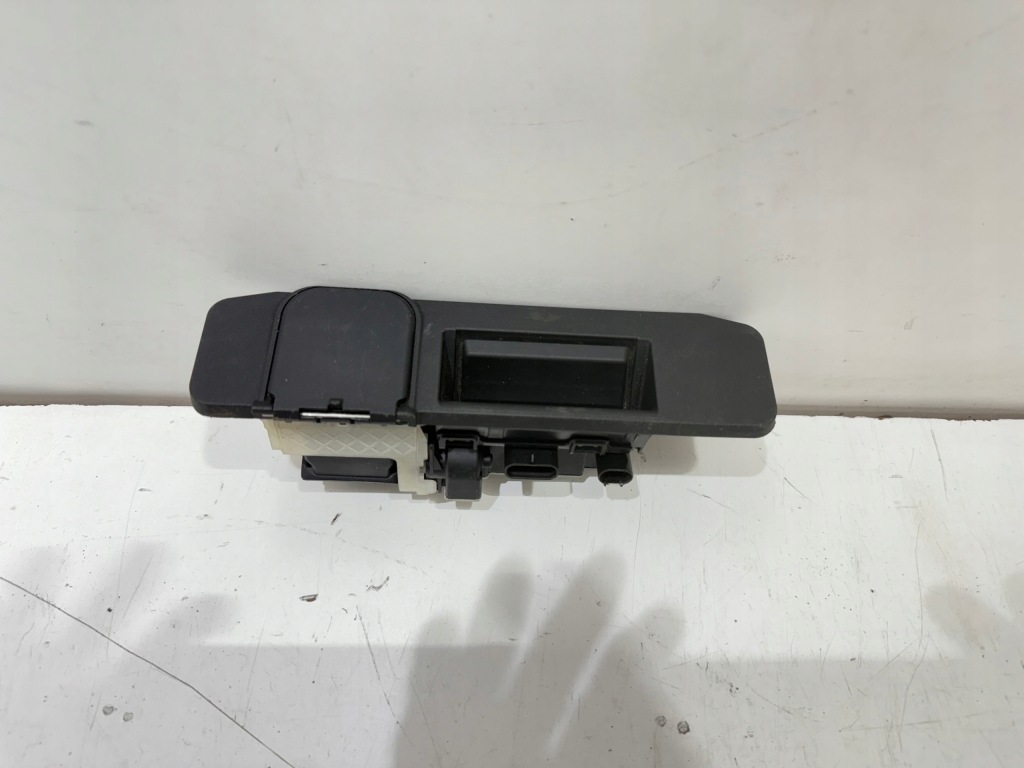 Купити Mercedes w177 a099 ручка кришки багажника оригінал !