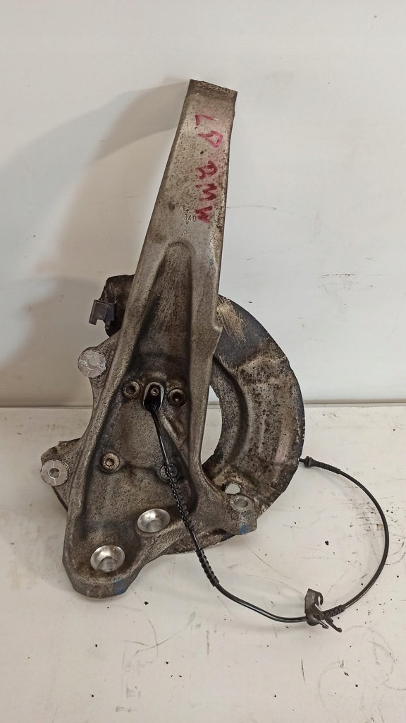 фото №1, Поворотный кулак bmw f07 левый перед 6775767