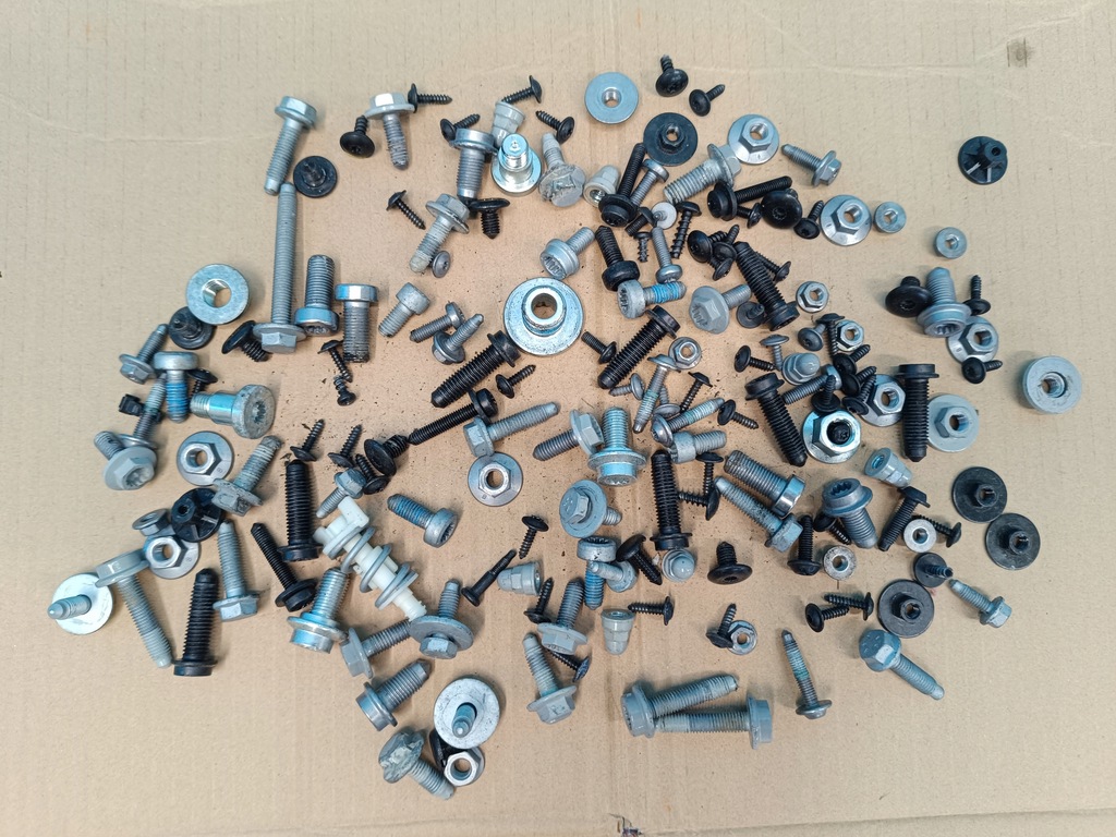 фото №1, Skoda karoq lift 1.5 tsi 110kw 2023 r болты салонные внутреннее 1.9kg