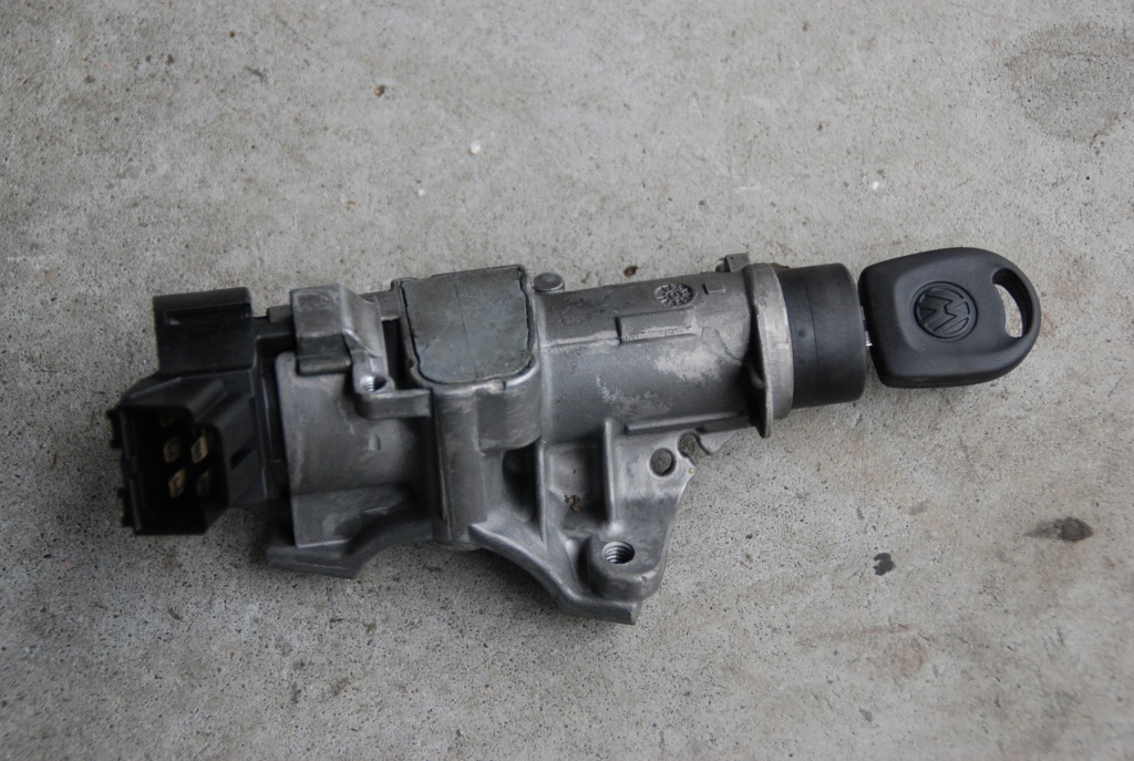 фото №1, Volkswagen audi seat skoda замок запалювання з ключ 6r0905851d