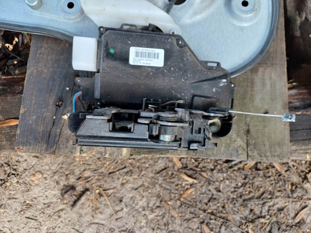 Замок ліве перед дверей volkswagen caddy 3 рестайлінг  3d1837015ar Недорого