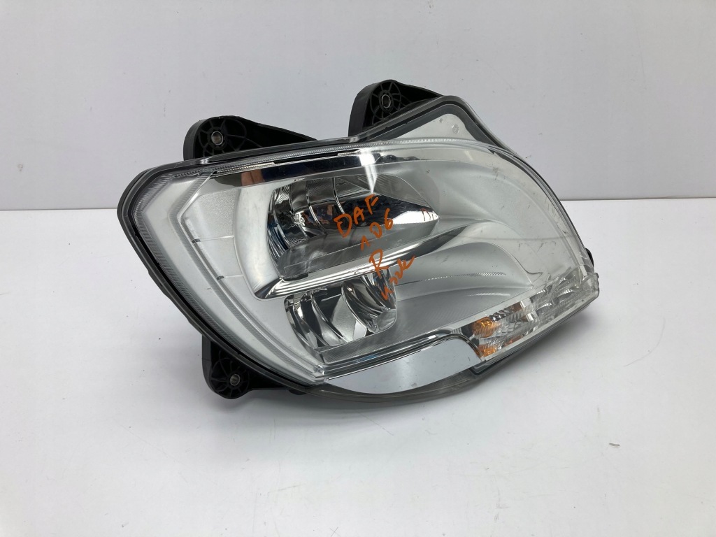 Купити Daf 106 лампа full led пошкоджена права 1857527