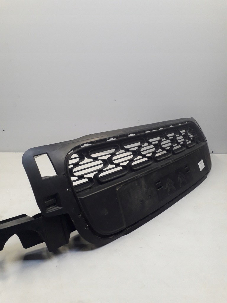 Купити Citroen c3 решітка бампера середня 9812061877