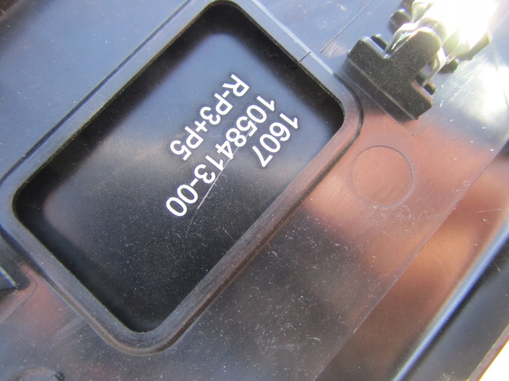 Рама молдинг дверь правый задний  tesla x 1058413-00 в Украине