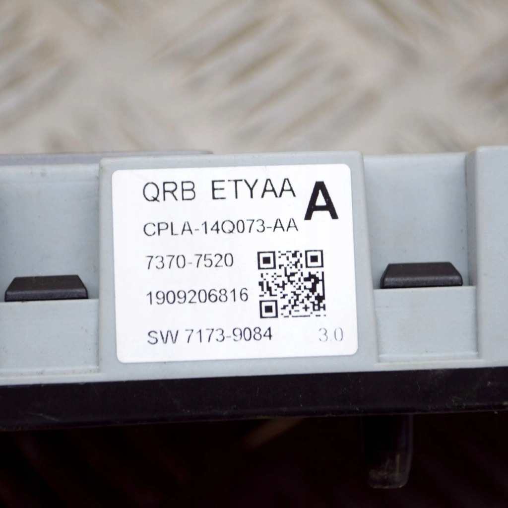 фото №7, Land rover range rover velar 2019 рамка / модуль предохранителей