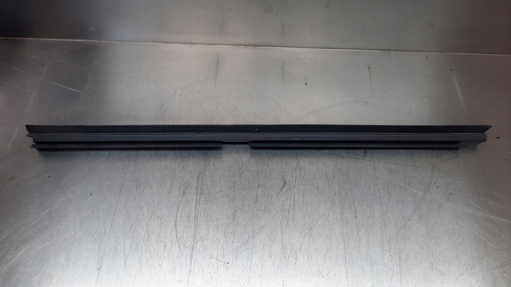 фото №1, Прокладка молдинг уплотнитель дверь левый задняя volvo v70 iii 08-16r