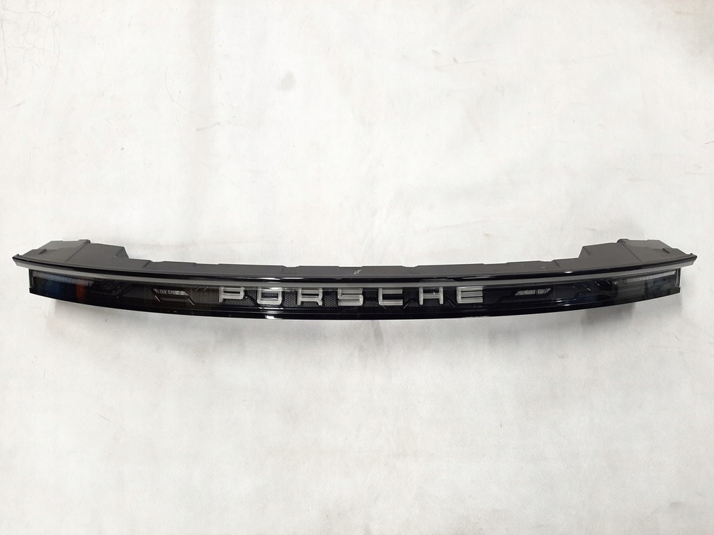 фото №1, Porsche taycan лампа задня середня led 9j0945082b