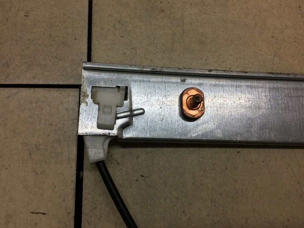 фото №3, Подъемник стекло правый перед space star