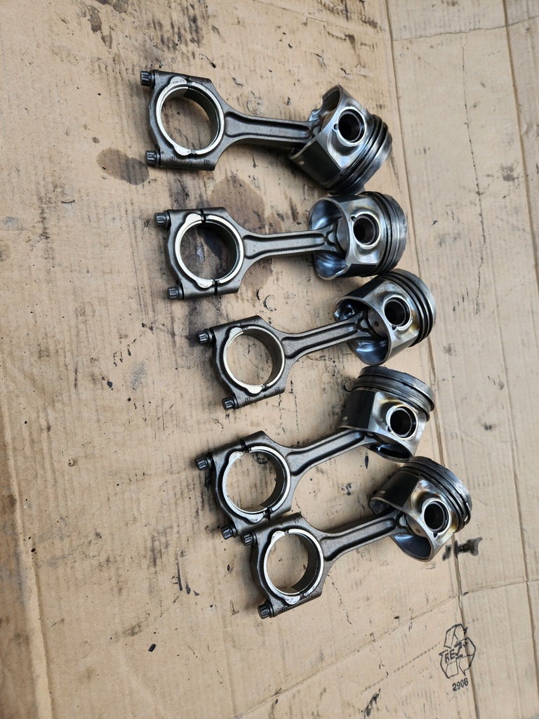 фото №1, Поршні з шатунами volvo 2.4d 31303100