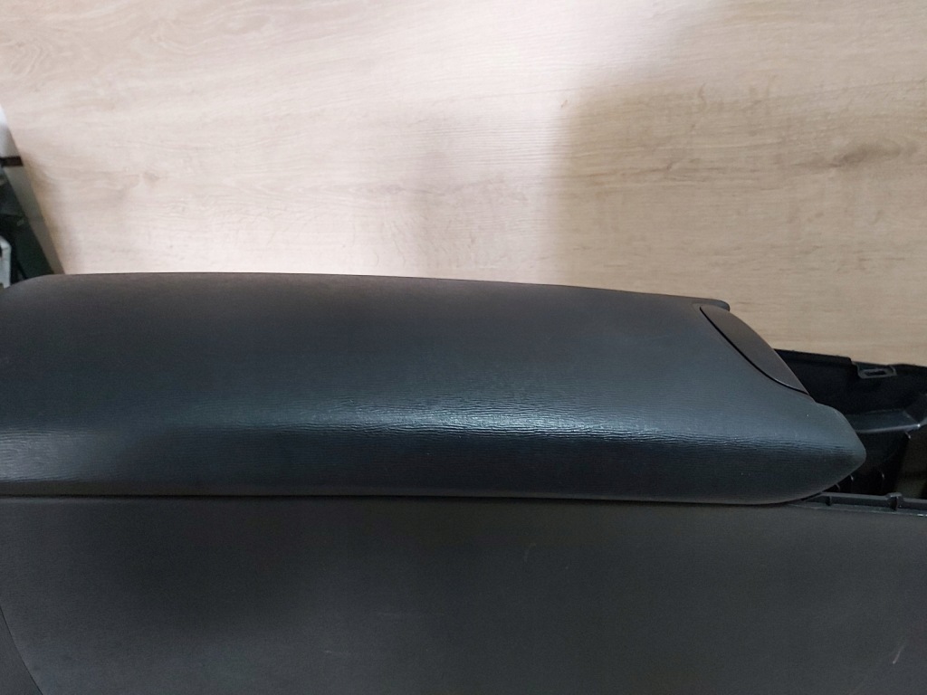 фото №5, Toyota avensis t27 lift підлокітник тунель середній 15-18r