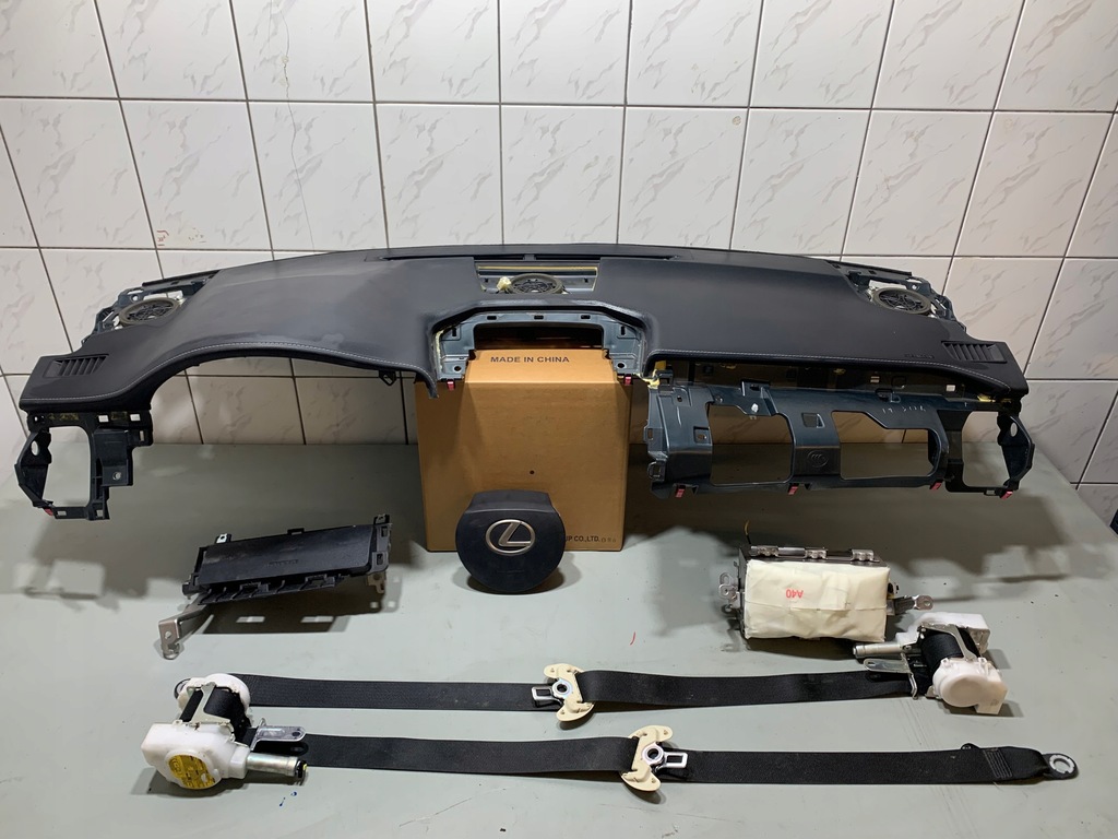 фото №1, Консоль панель приладів оригінал lexus nx комплект