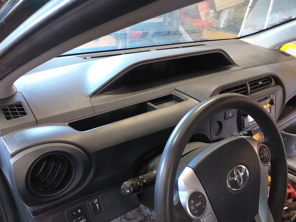 фото №6, Toyota prius c aqua приборная панель приборная панель нижняя часть