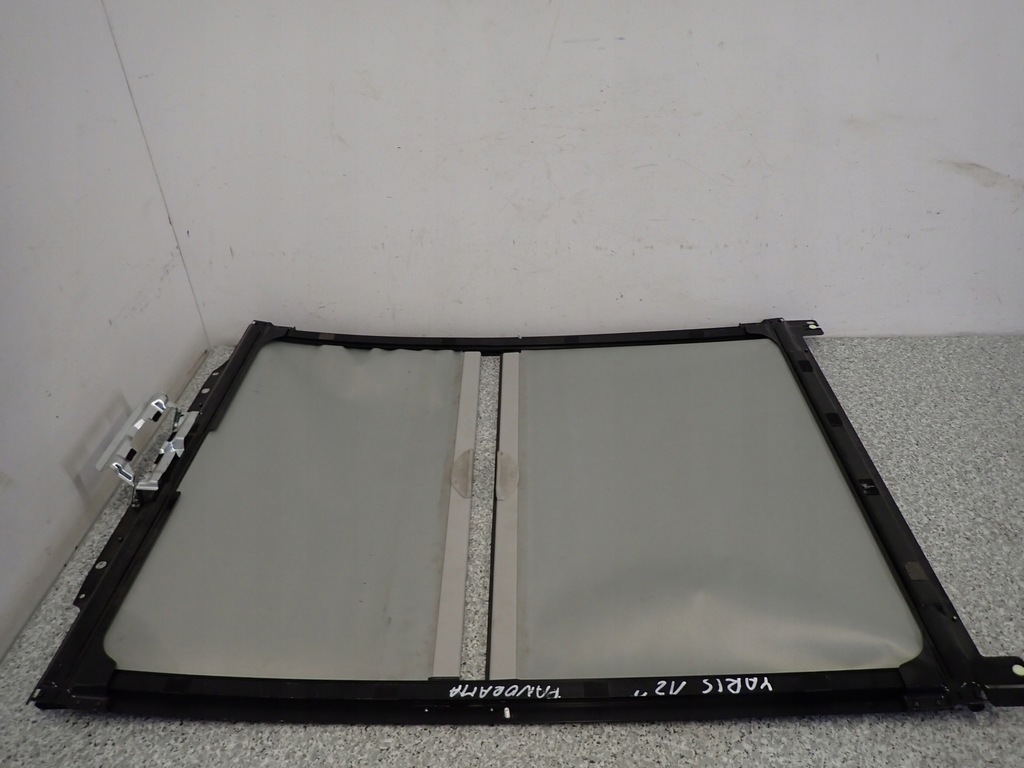 фото №8, Toyota yaris iii 11- штора панорами шторка