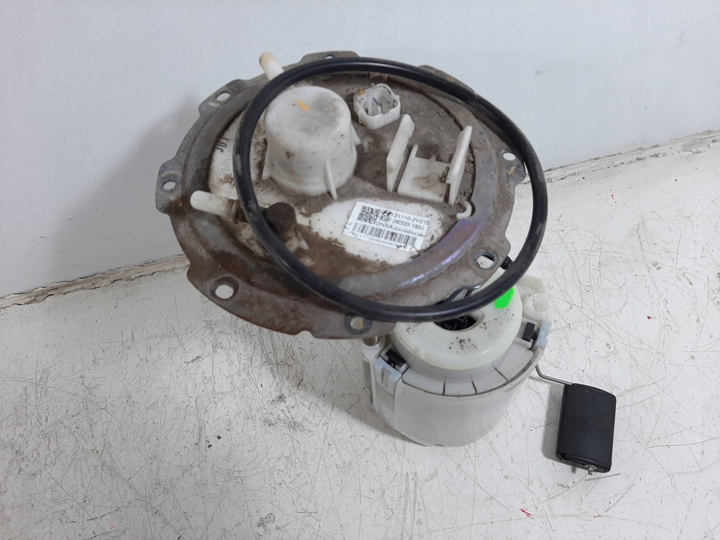 фото №8, Hyundai elantra v lift 1.6 16v 14r насос топлива 31110-2v210