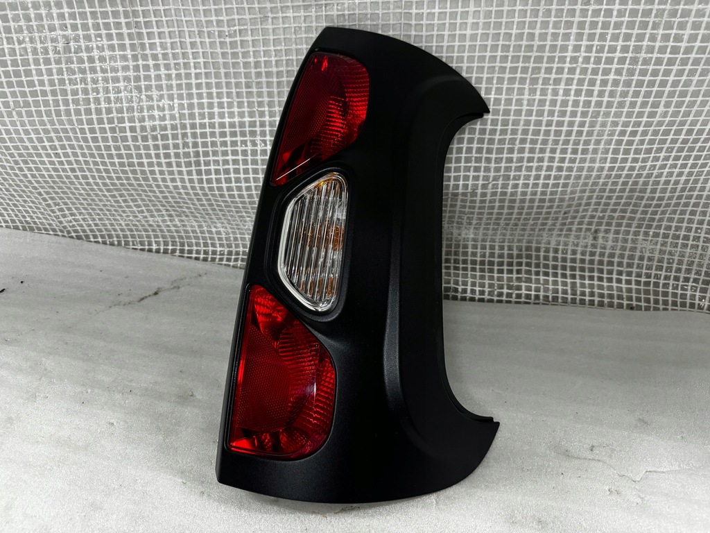 фото №1, Fiat panda cross 12- права задня лампа