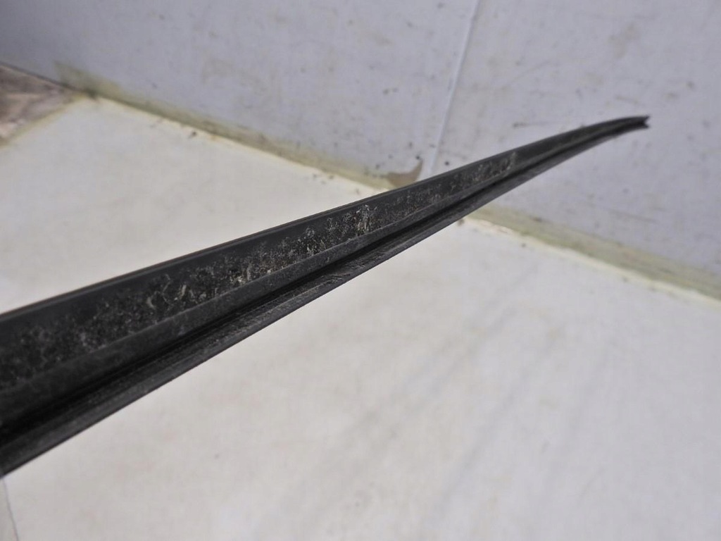 фото №5, Молдинг стекло лобовое правая audi a3 8p