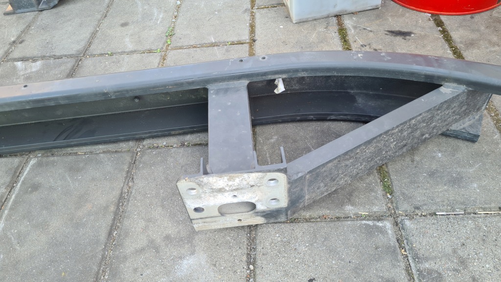 Mercedes actros mp4 балка бампера перед Доставка