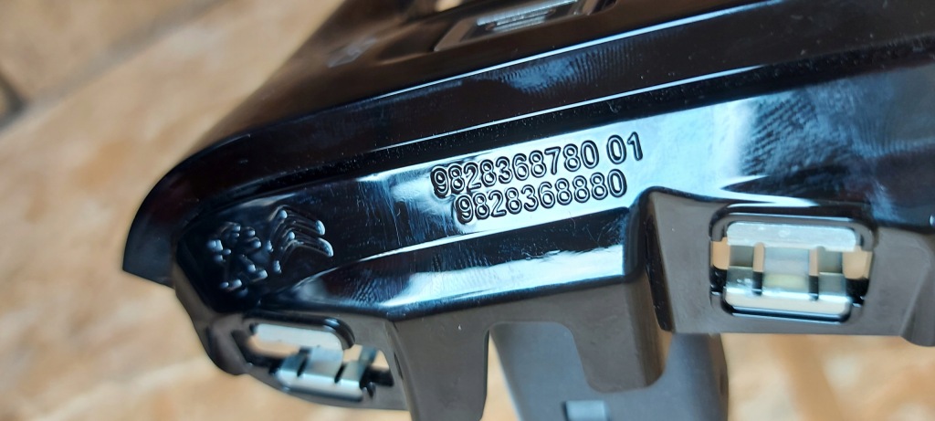 фото №6, Peugeot 208 ii рамка dekor туннель usb