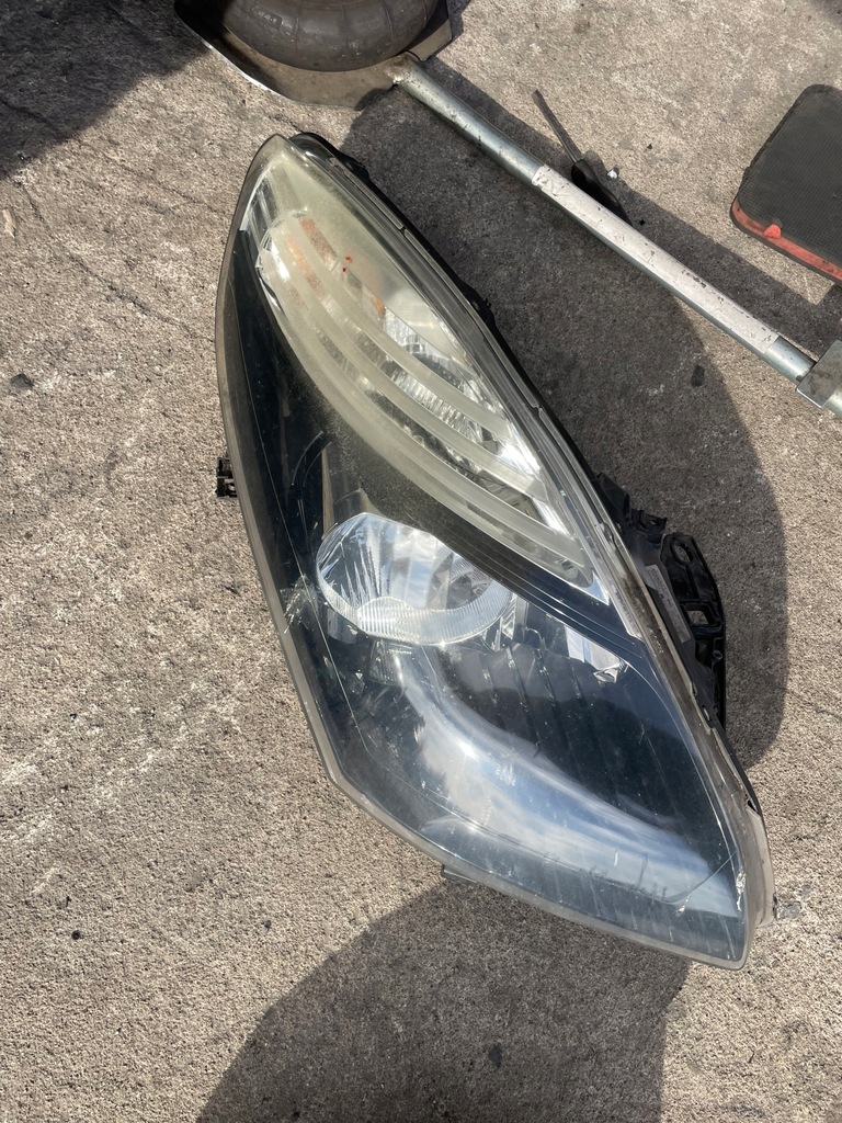 фото №1, Лампа правая перед renault scenic iii 260100024r версия uk