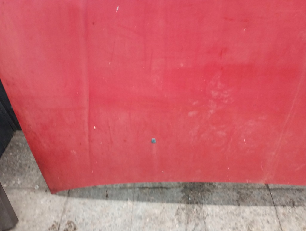 Капот volvo 850 czerwona Недорого