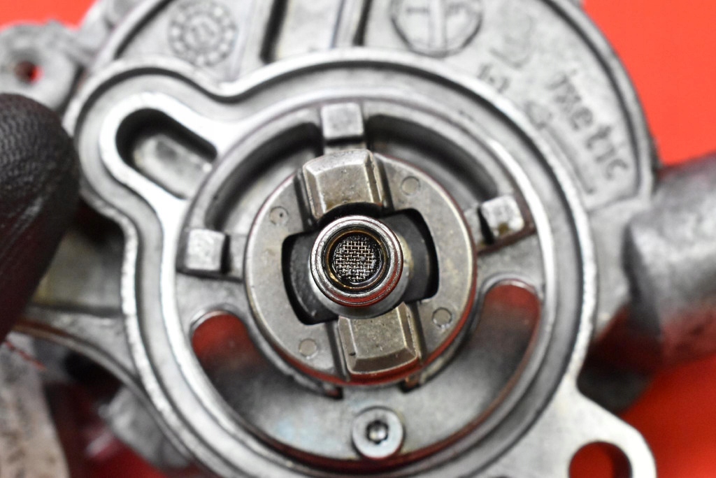 Купити Насос вакуум вакуум 31375107 volvo xc60 1 i 2.0 d4 163 km 08-13