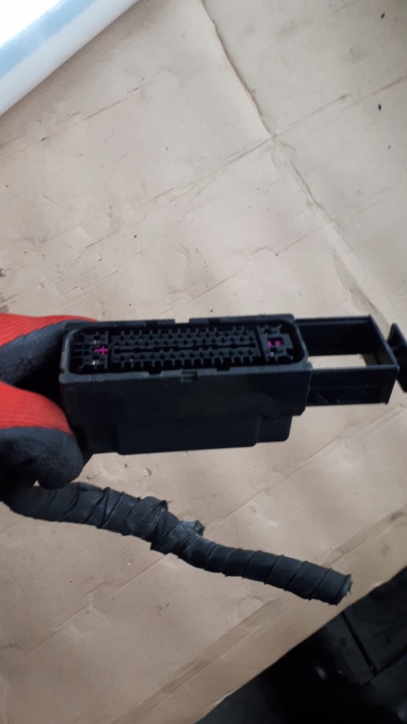 фото №9, A6 c7 4g штекер колодка соединитель насоса тормозной a7