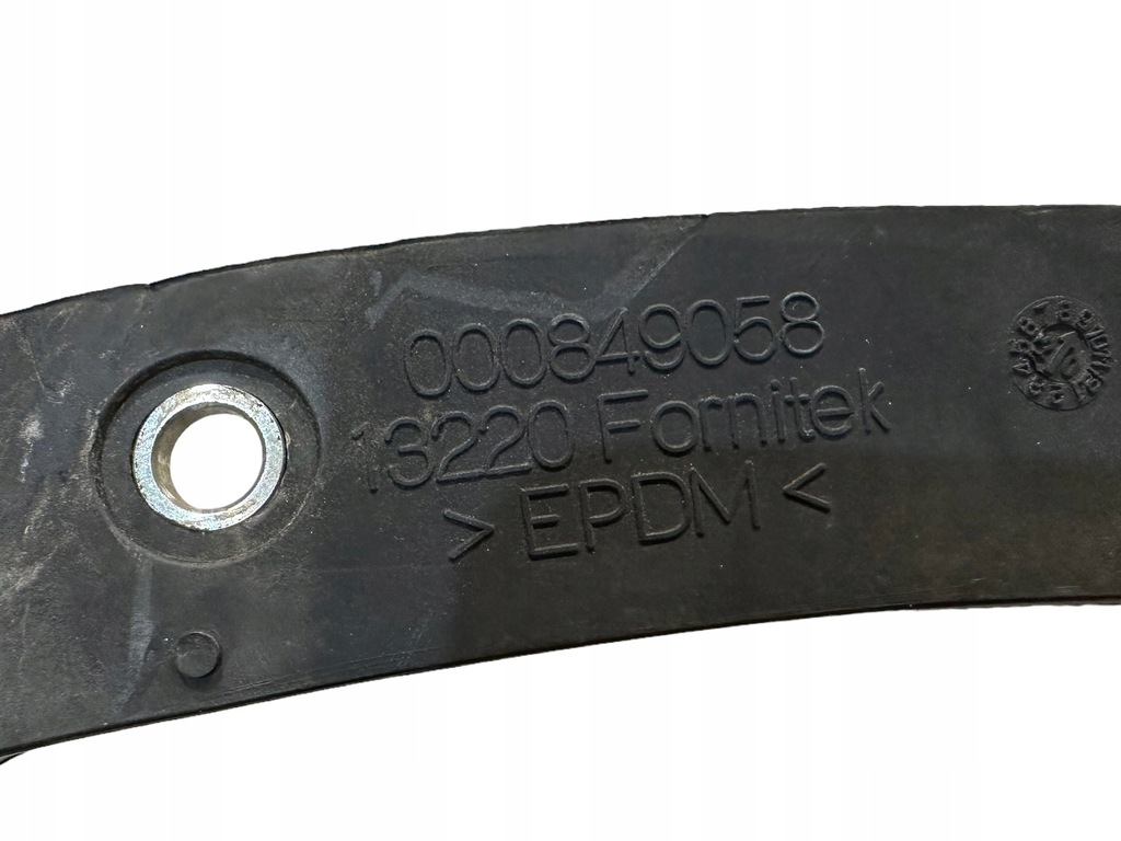 фото №5, Ferrari sf90 прокладка резиновый элемент плита защита подвеска rh 849058