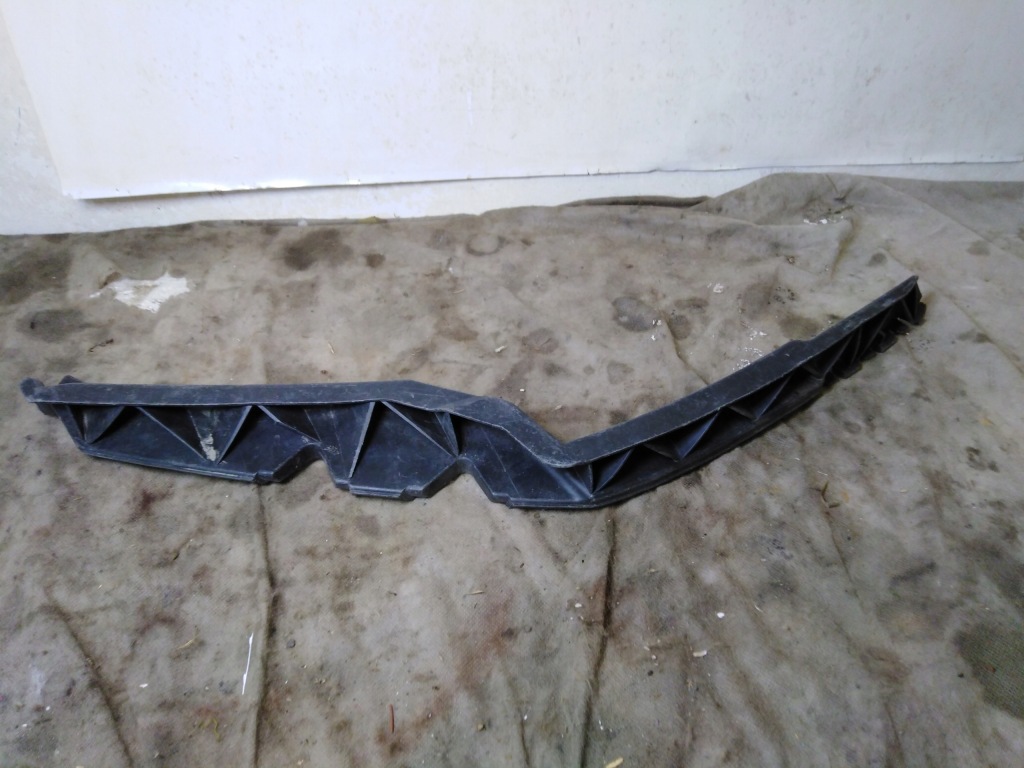 фото №1, Octavia ii направляющая бампера правый перед 1z0807184b