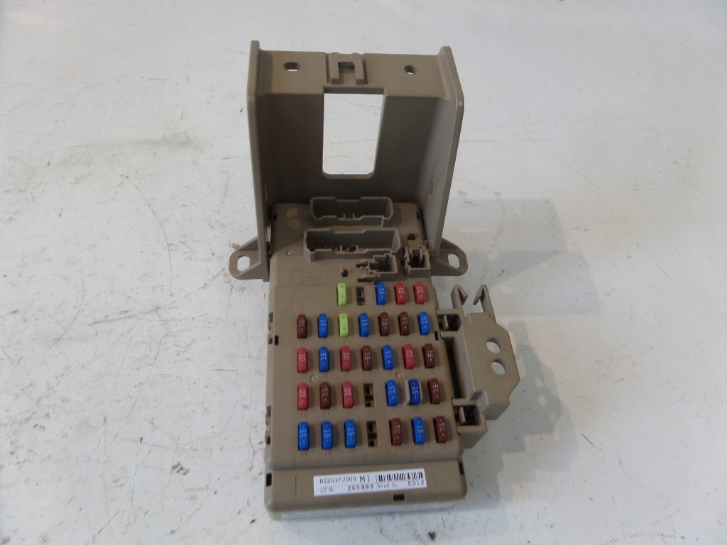 фото №1, Subaru xv 2.0 11- коробка предохранителей