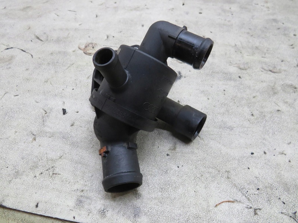 фото №1, Корпус термостата 1.6tdi passat b7 v7548004