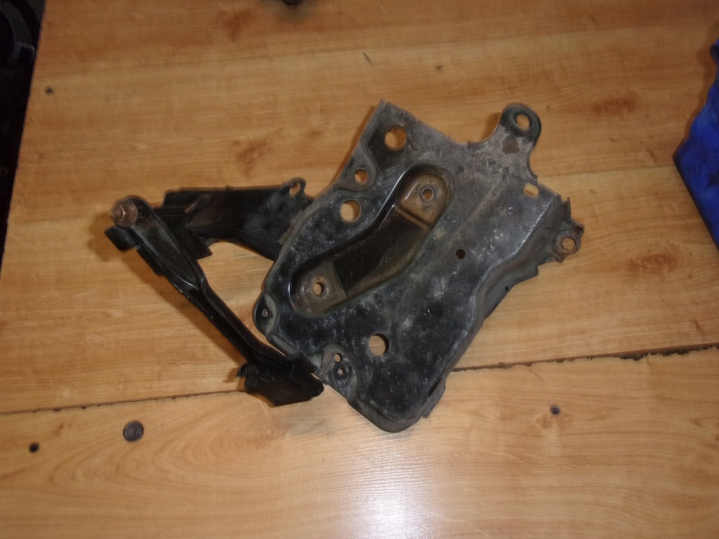 фото №1, Toyota yaris iii основание аккумулятор