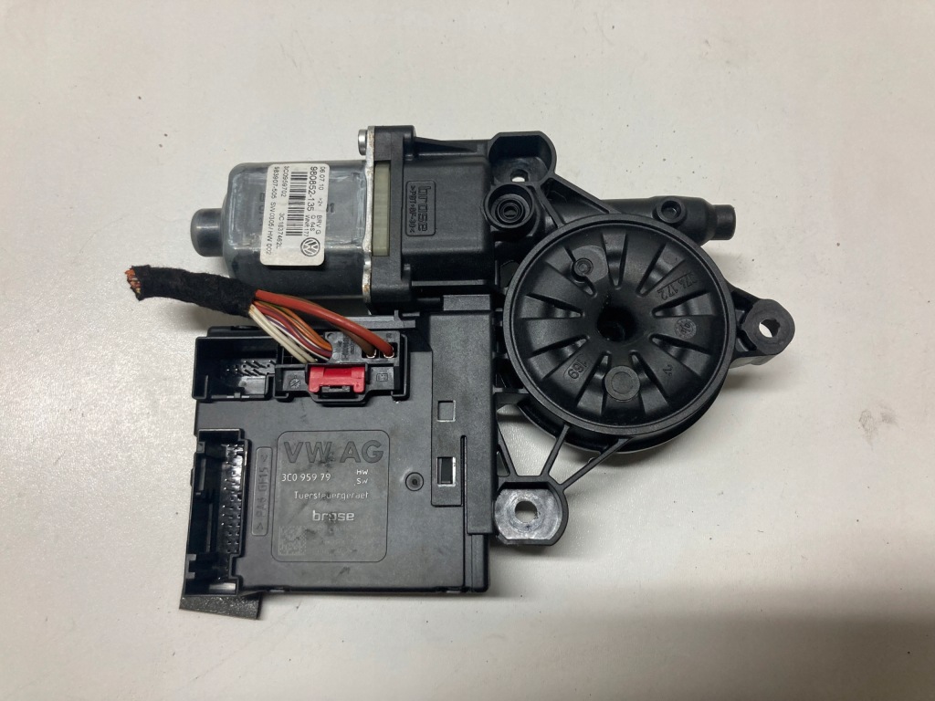 фото №1, Моторчик модуль стекло перед vw passat b7