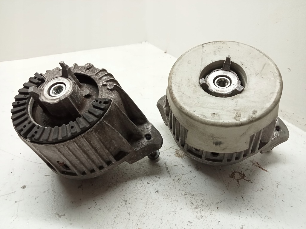 фото №1, Mercedes w212 w204 кронштейн подушка кронштейн двигуна