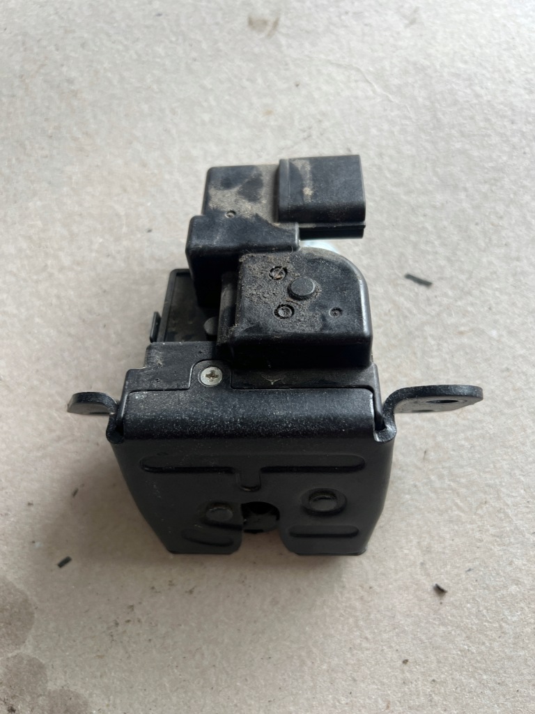 фото №1, Hyundai i30 ii kombi замок кришки багажника