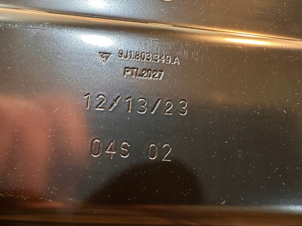 фото №11, Porsche taycan 9j1 балка поперечная ниша колеса запасного 9j1803349y