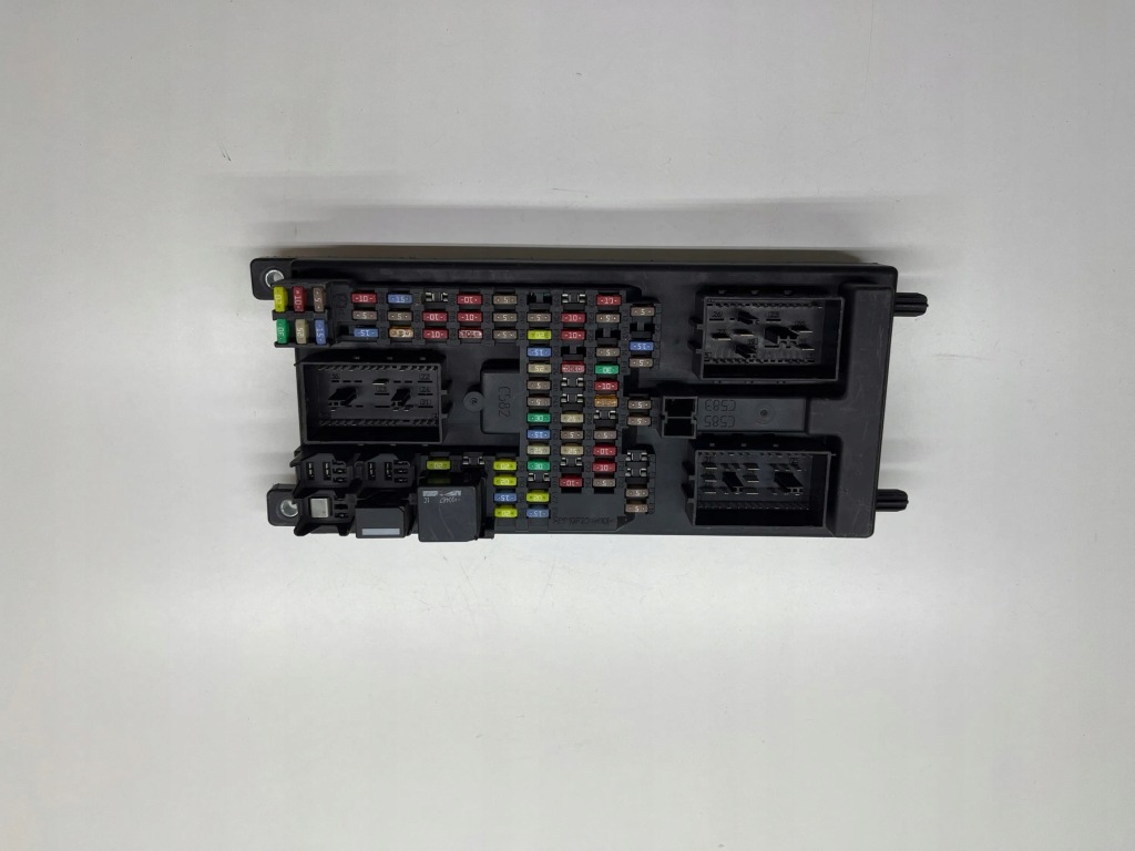 Купить Land rover discovery 4 - lr4 2012 коробка предохранителей 004716457