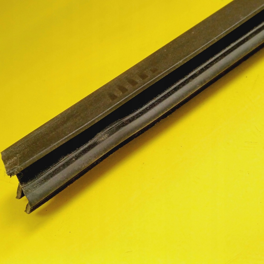 Молдинг ущільнювач правий перед opel zafira b 13132074 nr74 в Україні