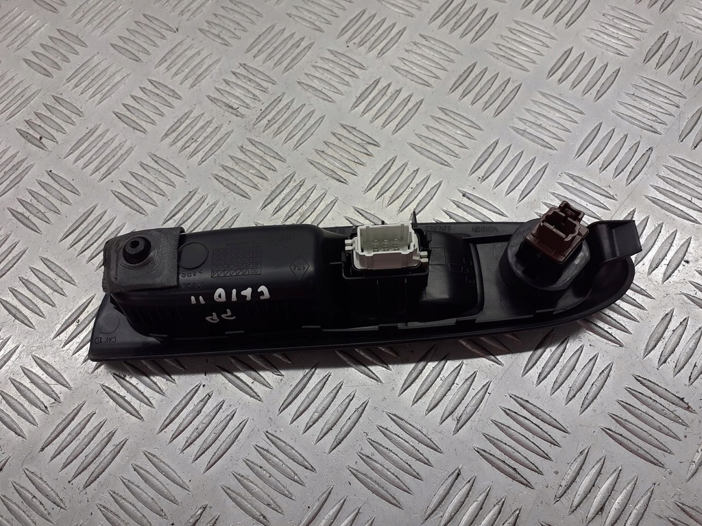 фото №2, Панель скло правий перед renault clio ii 8200084005