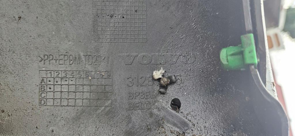 Бампер volvo v40 ii 12-19 r-design задний  pdc задний sport 31330883 31316886 Оригинал