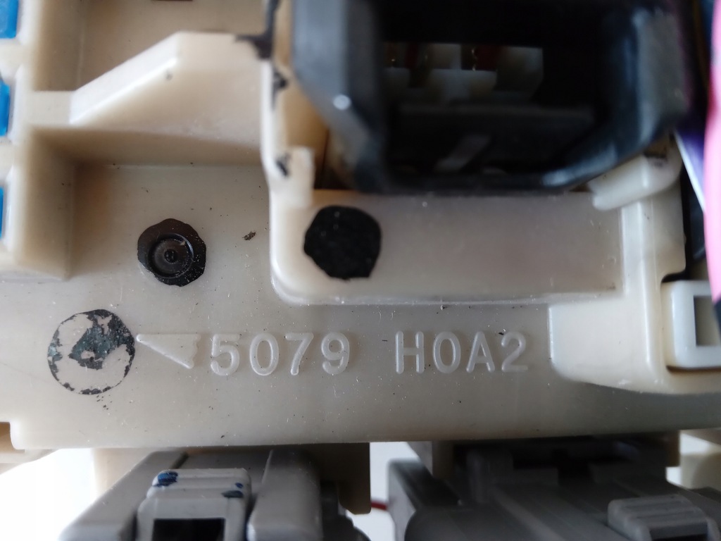 фото №7, Suzuki kizashi 2.4 4x4 коробка запобіжників