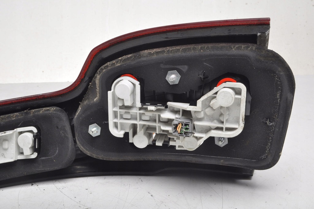 фото №9, Volvo v50 лампа левая задняя левый задняя lift 30744543