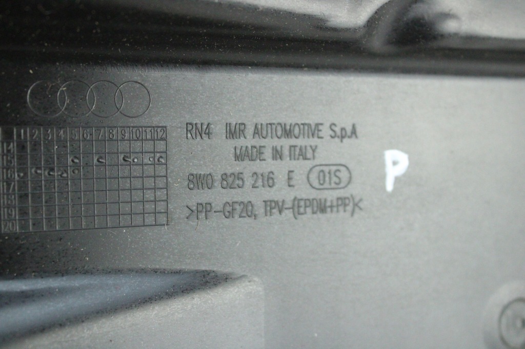 Оригинальная накладка плита подвеска правый  задняя audi a4 b9 седан 8w0825216e Киев