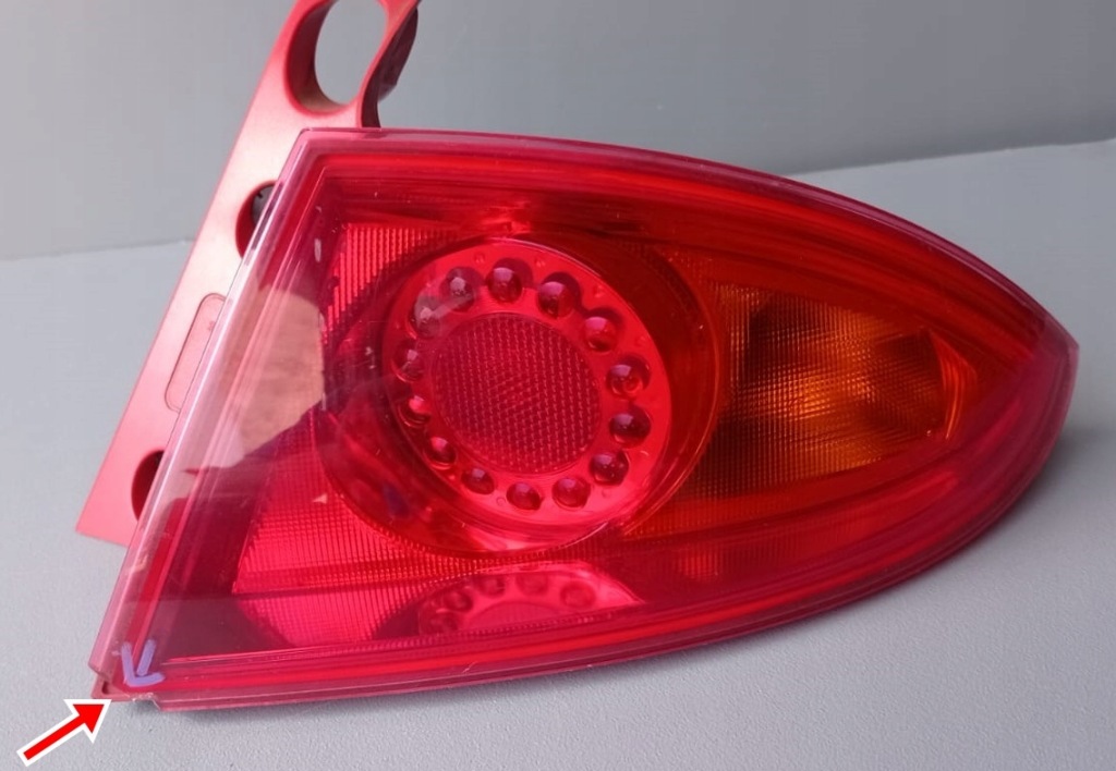 фото №1, Seat leon ii лампа правый задняя 1p0945096f eu