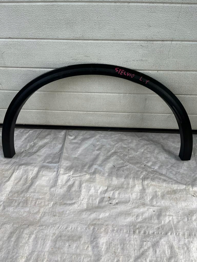 фото №1, Alfa romeo stelvio накладка na крила молдинг