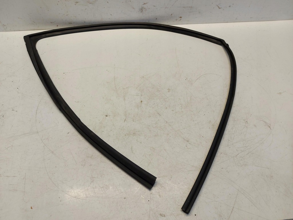 фото №1, Toyota chr прокладка скло правий перед